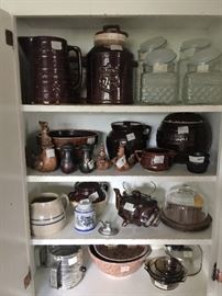 Marcrest stoneware "Daisies and Dots" brown pottery collection