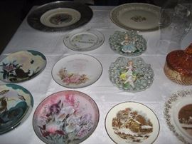 Decorator plates and plaques.