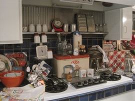 VINTAGE KITCHEN WARE