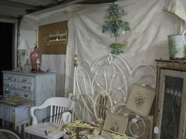 SHABBY CHIC DECOR ...WROUGHT IRON QUEEN SIZE BED