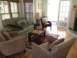 Designer inspired casual elegance - everything in wonderful condition! 