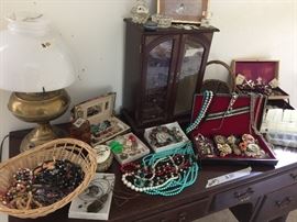 Lots more jewlery to choose from
