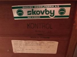 Manufacturer of the display cabinet and the sideboard