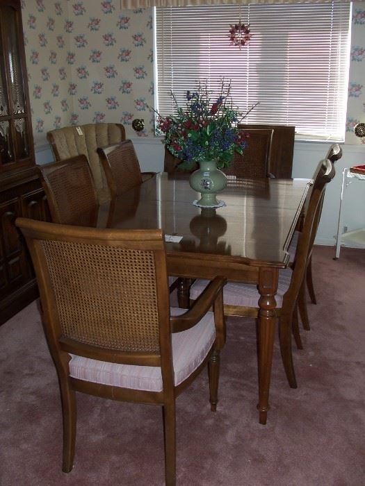 Ethan Allen Dining Table with 6 Chairs