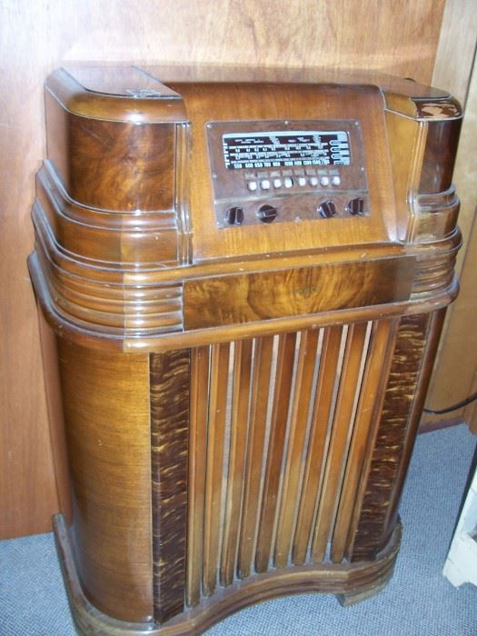 Philco Floor Model Radio