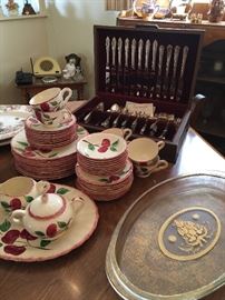 A wonderful vintage Blue Ridge dish set!