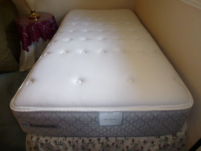 Twin Bed with Sealy Posture Pedic Mattress