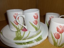 Correll Dishes service for 4