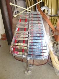 Glockenpliel/ Xylophone with accessories 