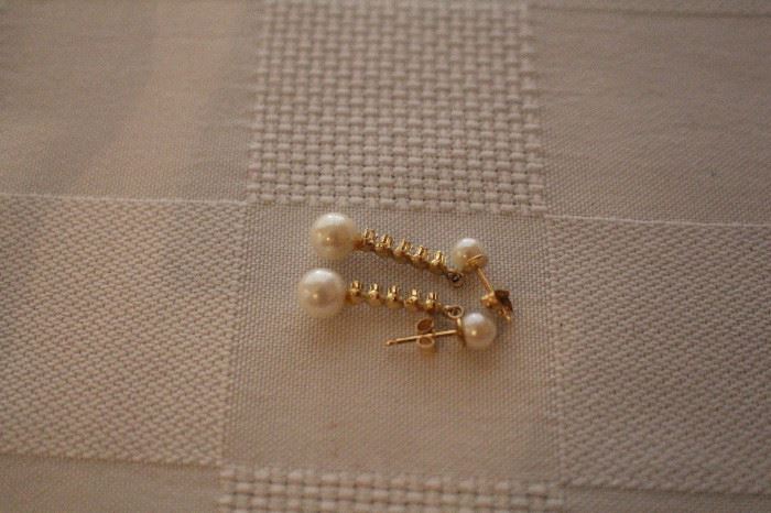Pair of gold and pearl earrings  