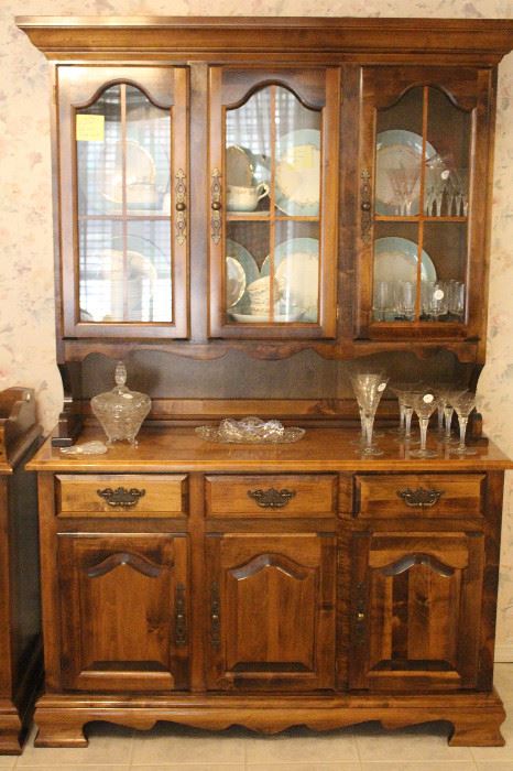 China cabinet/hutch with china and crystal