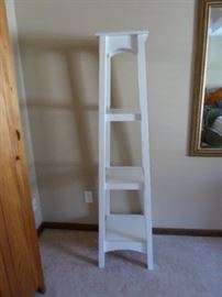 Tiered decorative shelf