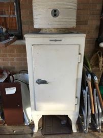1930's Monitor Top Refrigerator/Icebox in working condition