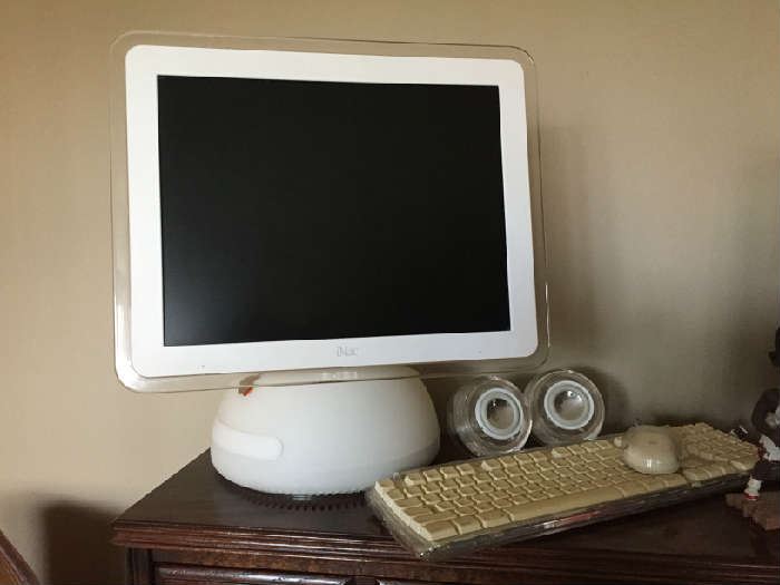 IMac G4 Dual Boot with speakers, mouse and keyboard