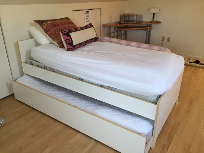 Twin bed with Trundle