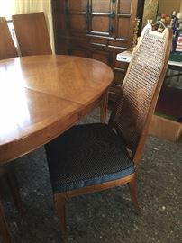 Oval Dining Table with 2 leaves and 6 chairs