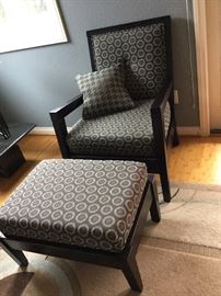 Arm chair with ottoman that cocmpliments sofa and loveseat, all in excellent condition