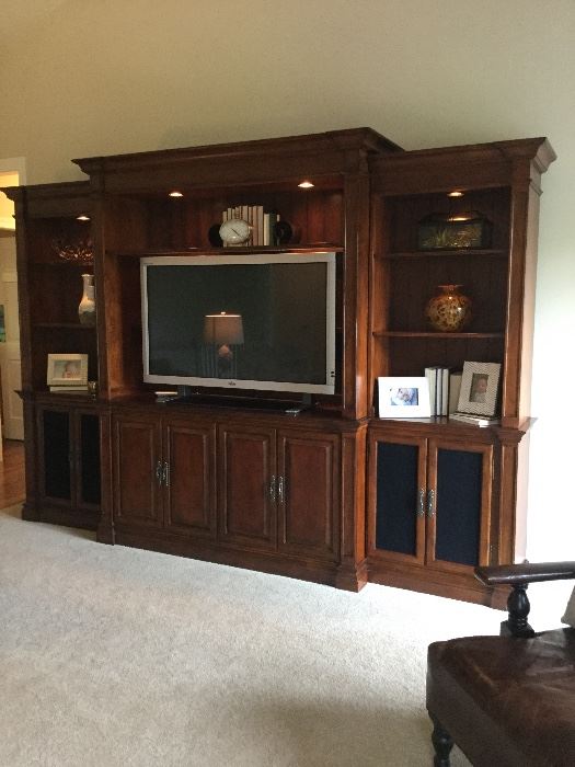 Stunning piece! Nichols and Stone media cabinet with TV LIFT function. Multiple door front options on side towers: glass, audio mesh or wood. All included. 