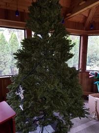 Large pre-lit xmas tree.....bottom lights not working....$30