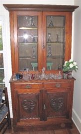 Great heart carving on the doors. 