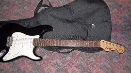 Fender Strat Squier Bullet.