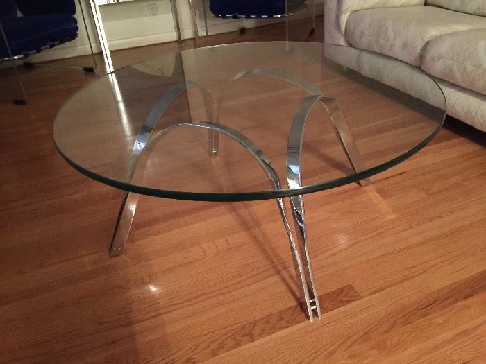 Super cool coffee table designed by Roger Sprunger for Dunbar