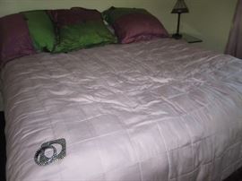 QUEEN BED AND LINENS
