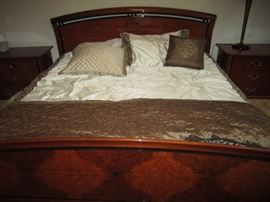 QUEEN BEDROOM SET