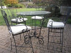 TALL TABLE AND STOOLS