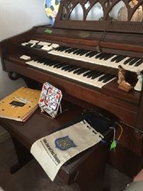 Wurlitzer organ....and it works!