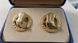 Gold toned cowboy boot cuff linjs