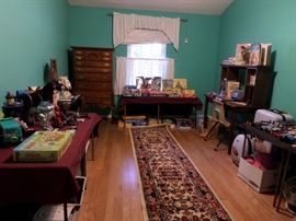 The game & doll room, with a nice carpet runner