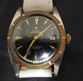 1950's Rolex Super Oyster Watch with Original Calf Skin Band. Stainless Steel body with gold trim. Black face with gold markings. Appears to keep time. Model 6105 Serial 857586
Condition: Very GOOD
Shipping: YES 
