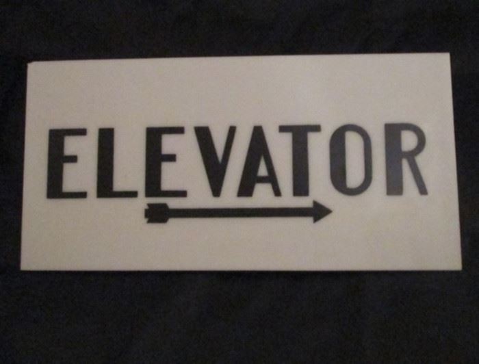 Vintage white glass "ELEVATOR" sign
Condition: GOOD
Shipping: YES
Size: 11"