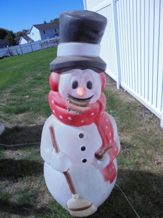 Empire Snowman Blow Mold, Red and white Star Scarf
Condition: Untested
Shipping: No
Size: 41" tall