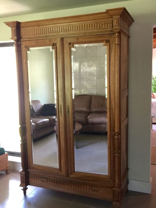 Dallas Northwood Hills Estate Sale starts on 11/10/2016