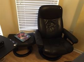 fblack recliner B
