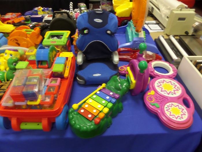 SO MANY TOYS....The battery operated ones have been checked.  Those not working were discarded.  We have batteries that you can use to check if you would like.