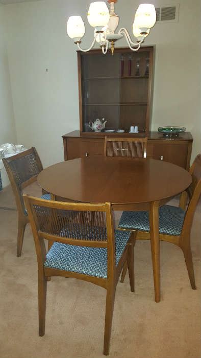 Drexel round table with chairs and extra leaf - Now $100
