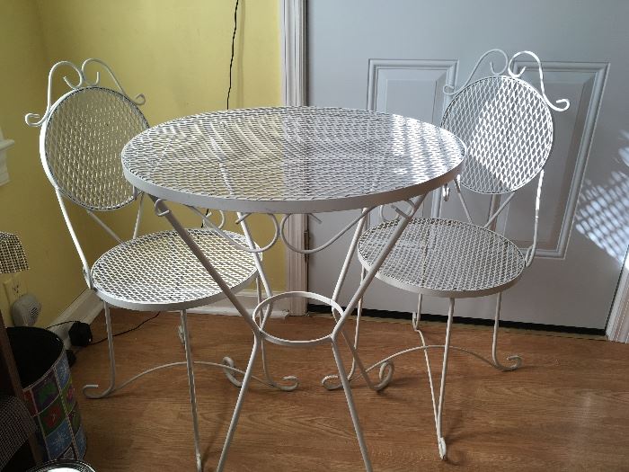 White Metal Wrought Iron Bistro Table and Chairs