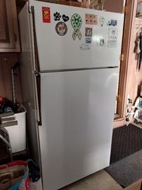 Kenmore Refrigerator/Freezer, located in the garage, perfect for game day!