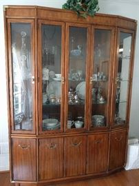 Pristine MCM Drexel Heritage *Accolade* china cabinet. 