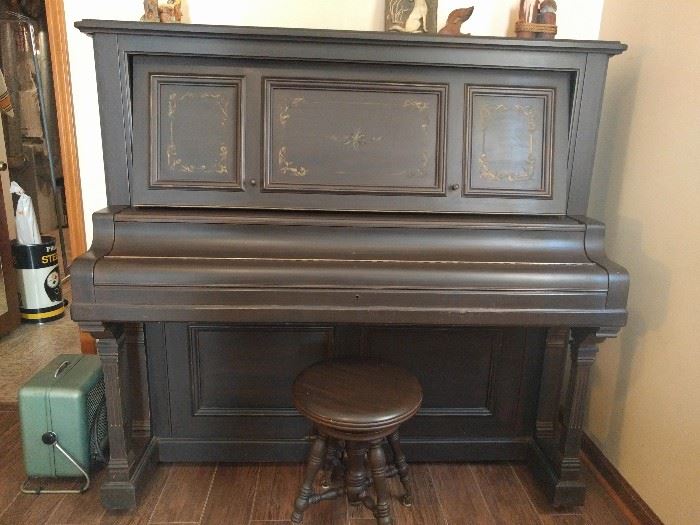 Sohmer & Co. (New York) upright Grand Piano, from 1903, serial #: 31277#6, with matching stool sample.