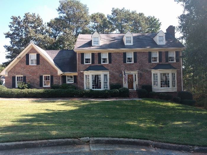Great curb appeal brick home in Dunwoody - soon to be available!