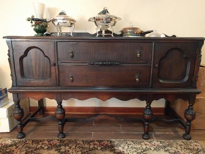 1930's mahogany sideboard, in great condition.