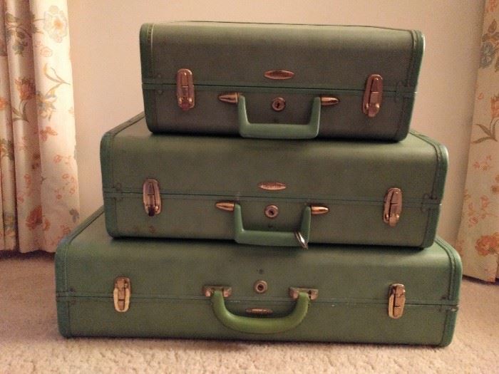 Lovely 1960's green-friendly Sardis "Taperlite" luggage