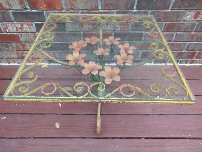 LOVE this vintage metal outdoor side table. The next pic is of its matching planter.