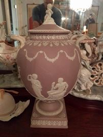 GORGEOUS lilac jasperware Wedgwood classical urn: all the right things, BIG, PANK & RARE!   ;-)