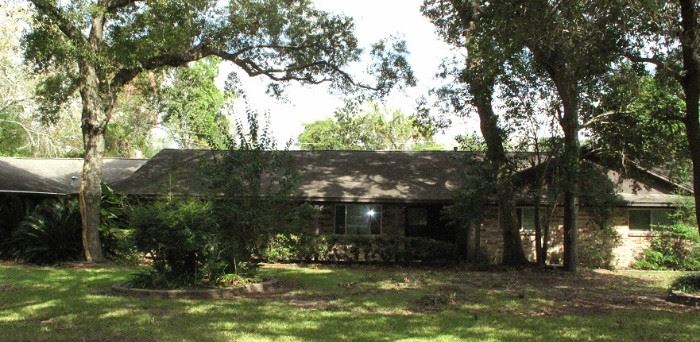 Great 4 Bedroom, 4 Bathroom Home on Large Shaded Lot with a Detached Garage with Shop and Breeze Way and an Indoor Pool!!!