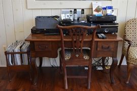 Antique Desk, Stereo